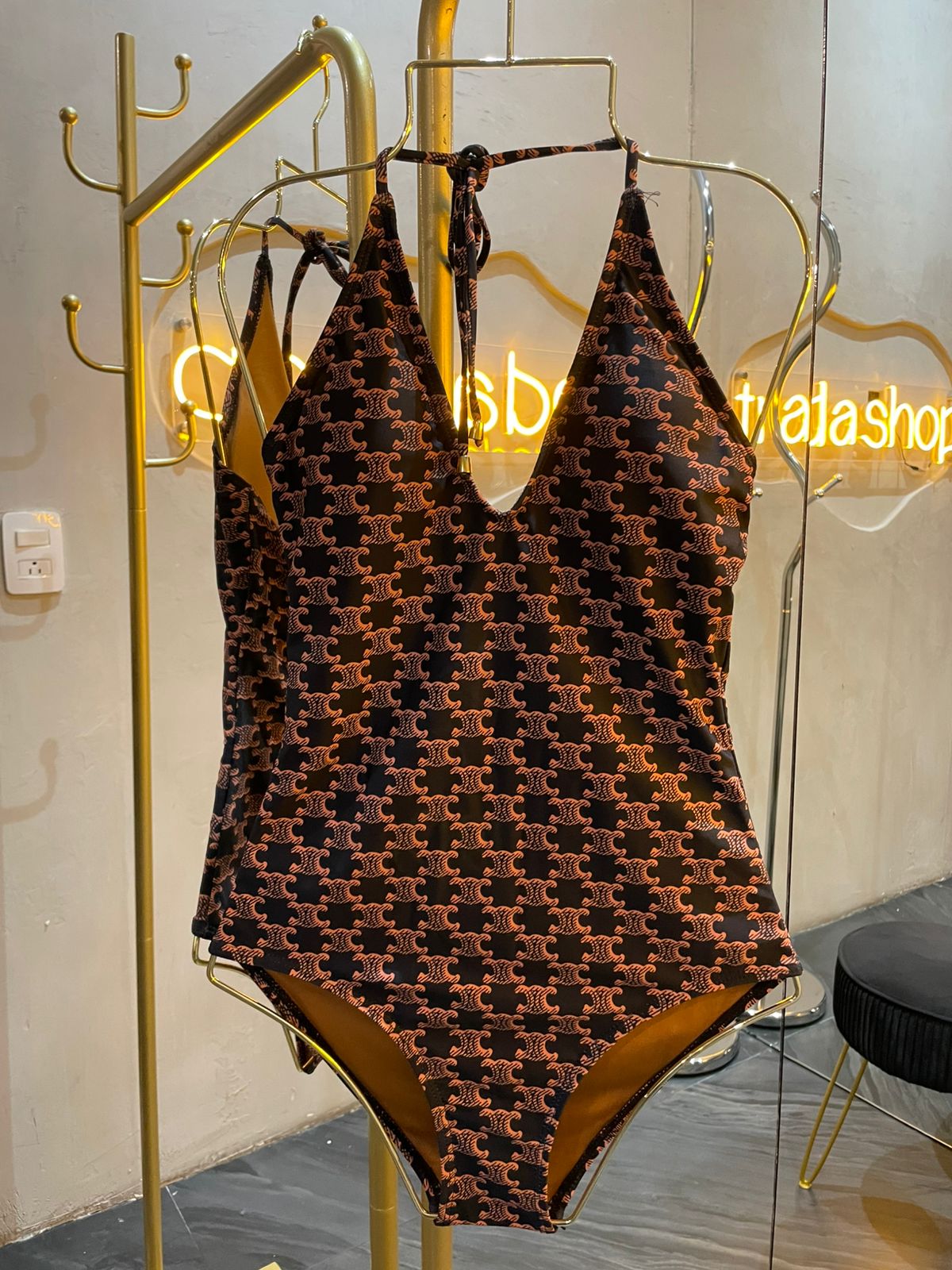 Traje de baño café